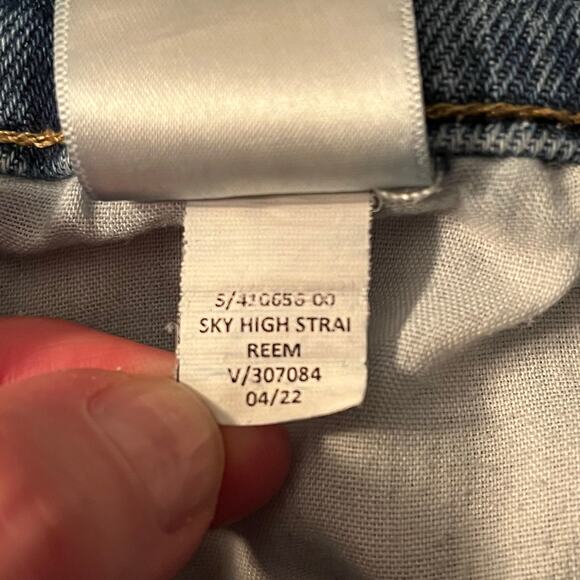 Old Navy Sky-Hi Straight Jeans Size 18 Extra High Rise Distressed Reem Wash - Picture 8 of 9